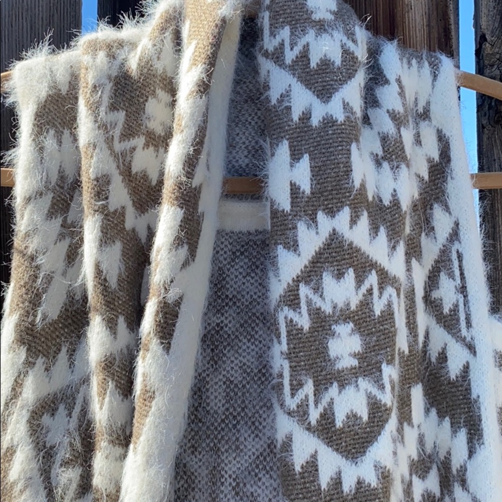 Aztec Vest - Picture 2 of 2